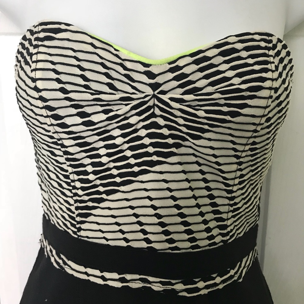 UO Pattern Bodycon Dress - Picture 2 of 3